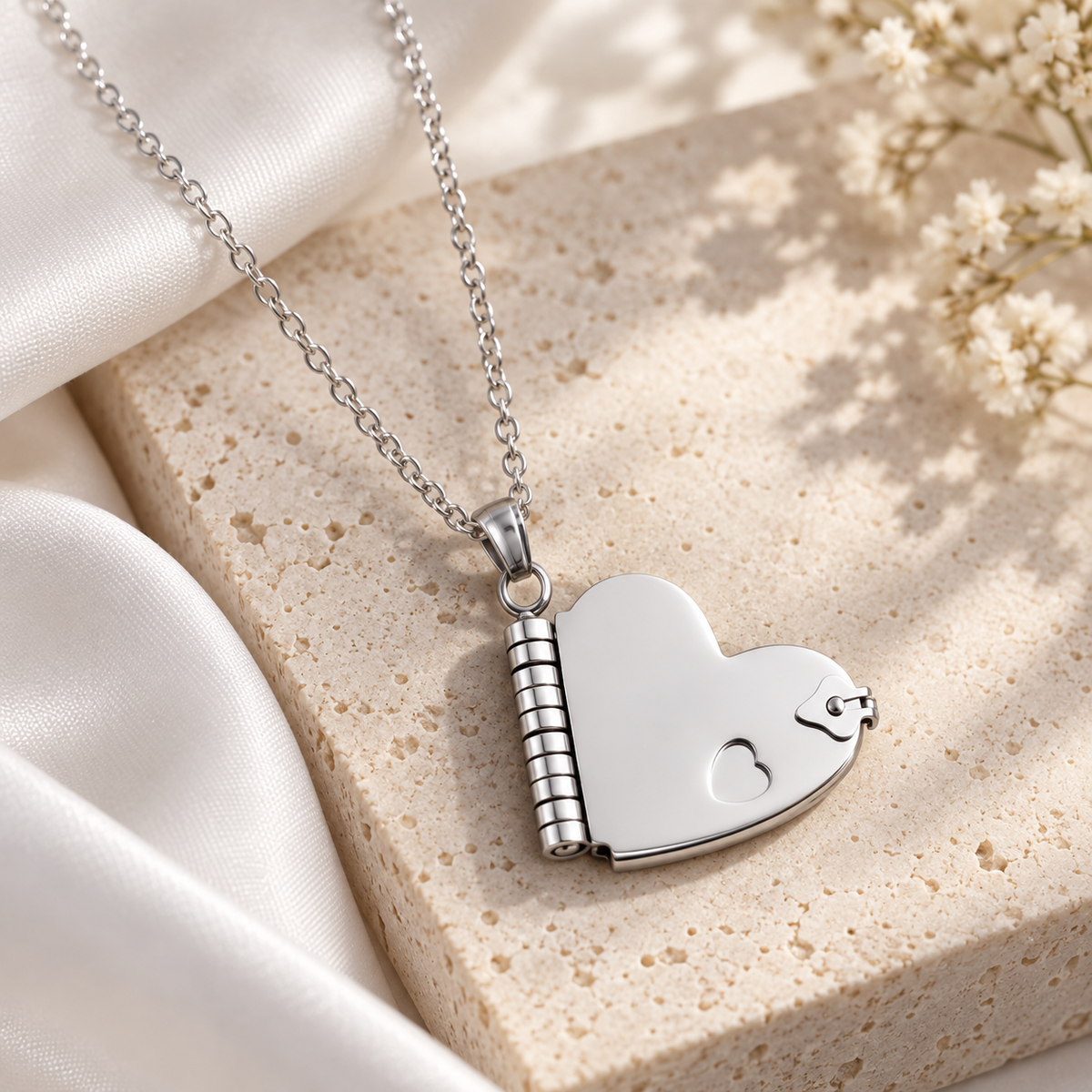 Collar Libro del Corazón Personalizado
